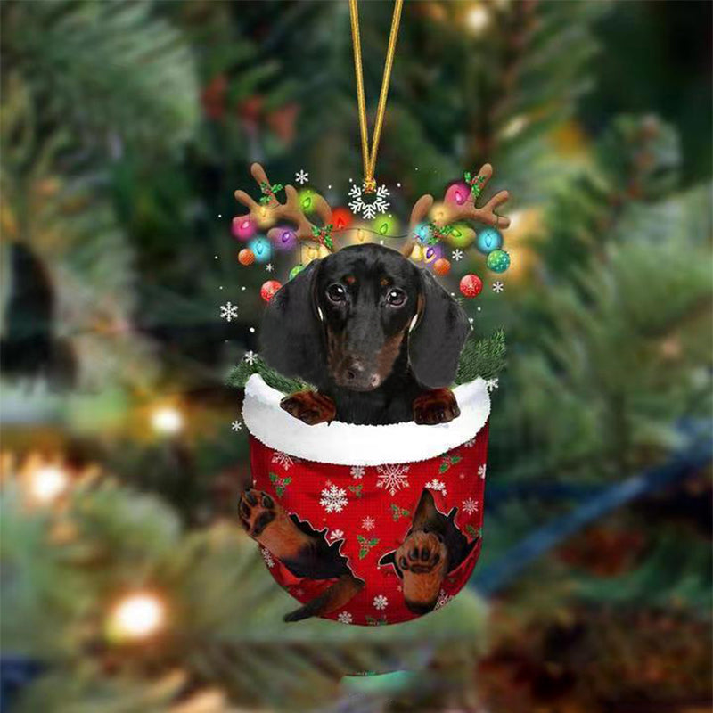 Niedliche Weihnachtssocken-Hundeverzierung